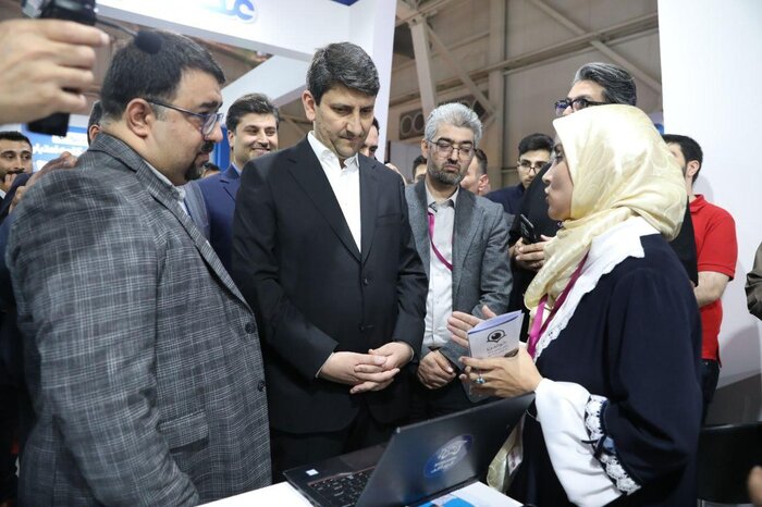 تاکید وزیر ارتباطات بر توسعه زیرساخت‌های پهن‌باند با اتکا به بخش خصوصی