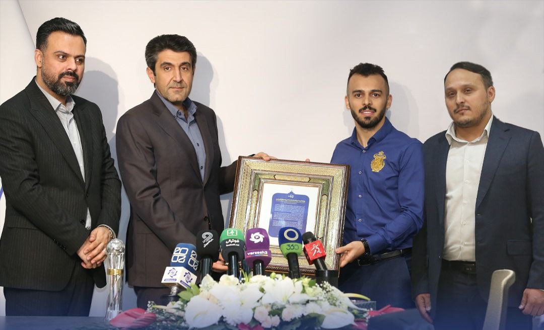 تقدیر از بازیکن تیم فوتسال گهرزمین، به عنوان بهترین بازیکن فوتسال آسیا
