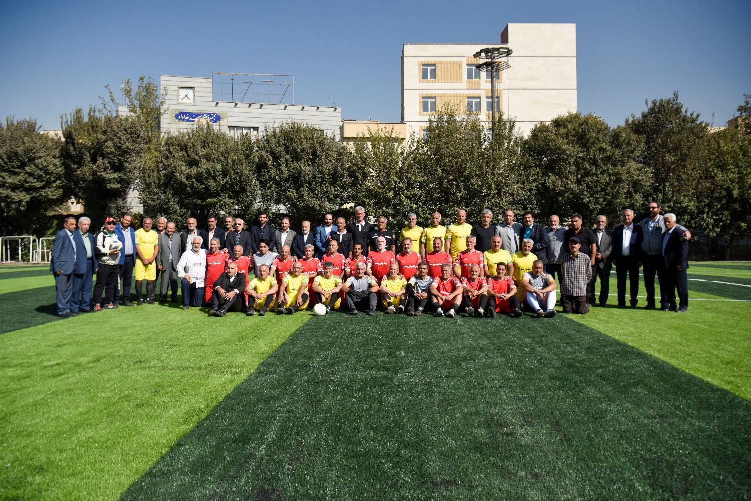 ورزشگاه وحدت با چمن نو و چهره‌ای تازه در منطقه۱۴ افتتاح شد