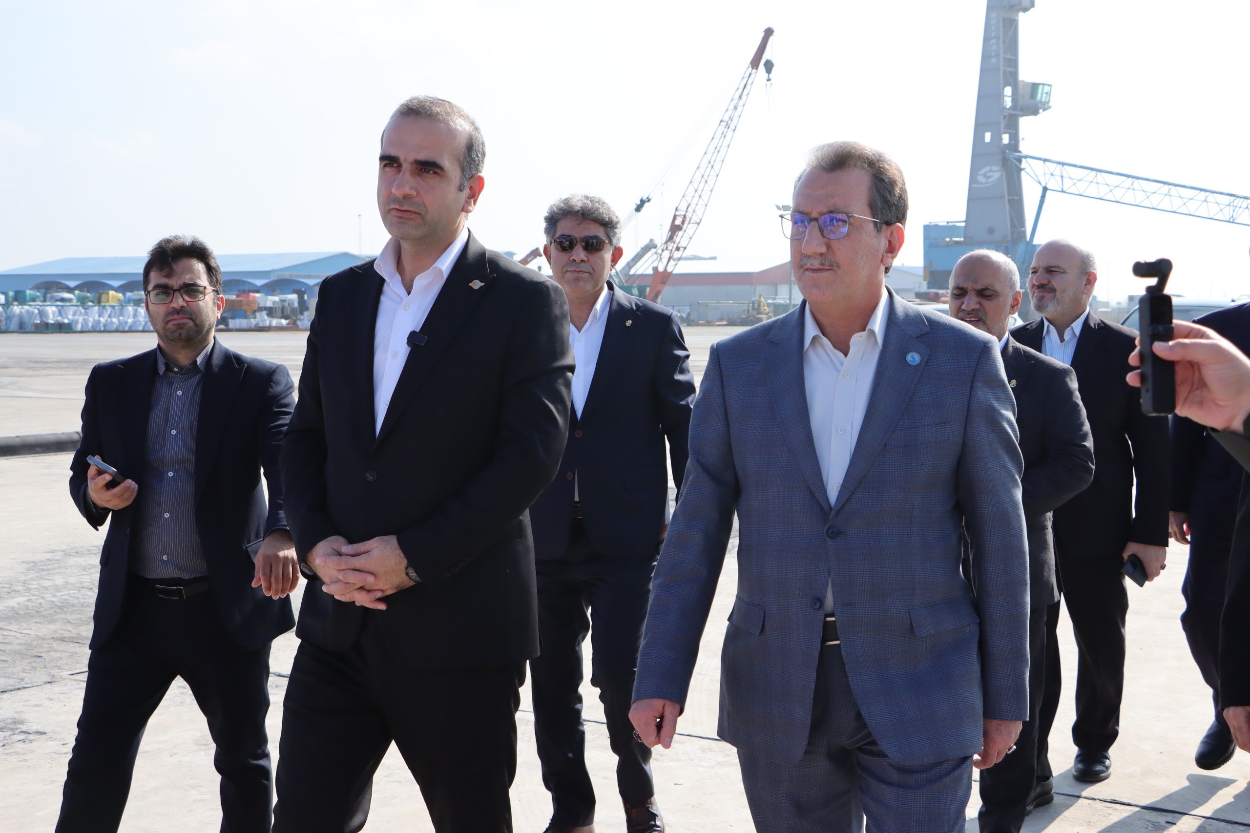 بازدید معاون وزیر راه از زیرساخت‌های بندری و لجستیکی منطقه آزاد انزلی