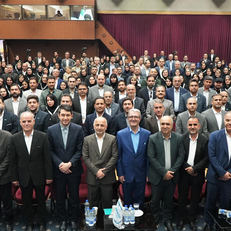 تاکید مدیرعامل بیمه دی بر نقش شبکه فروش در توسعه فرهنگ بیمه