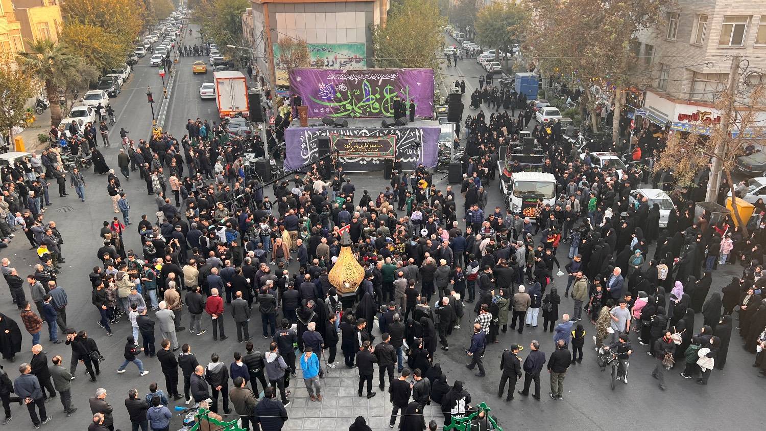 هزاران عاشق اهل بیت در میدان ۱۳ آبان گرد هم آمدند