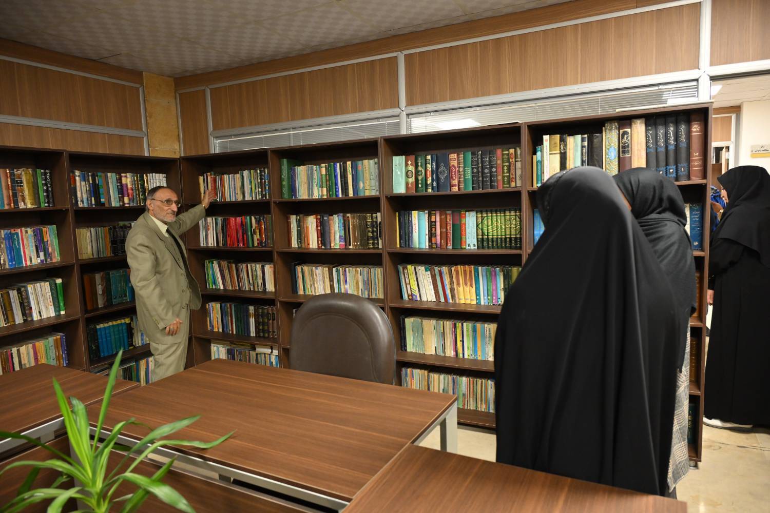 افتتاح کتابخانه جدید منطقه یک با بیش از 120 هزار جلد کتاب و مجله