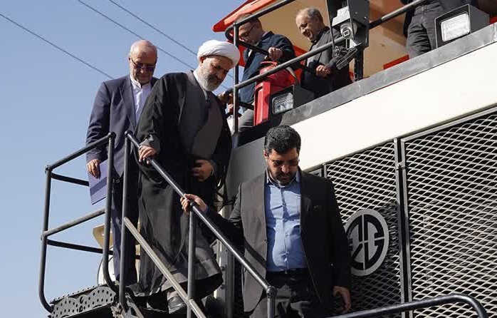 بازدید اعضای کمیسیون اصل 90 از دامپ‌تراک بومی‌سازی شده گهرزمین