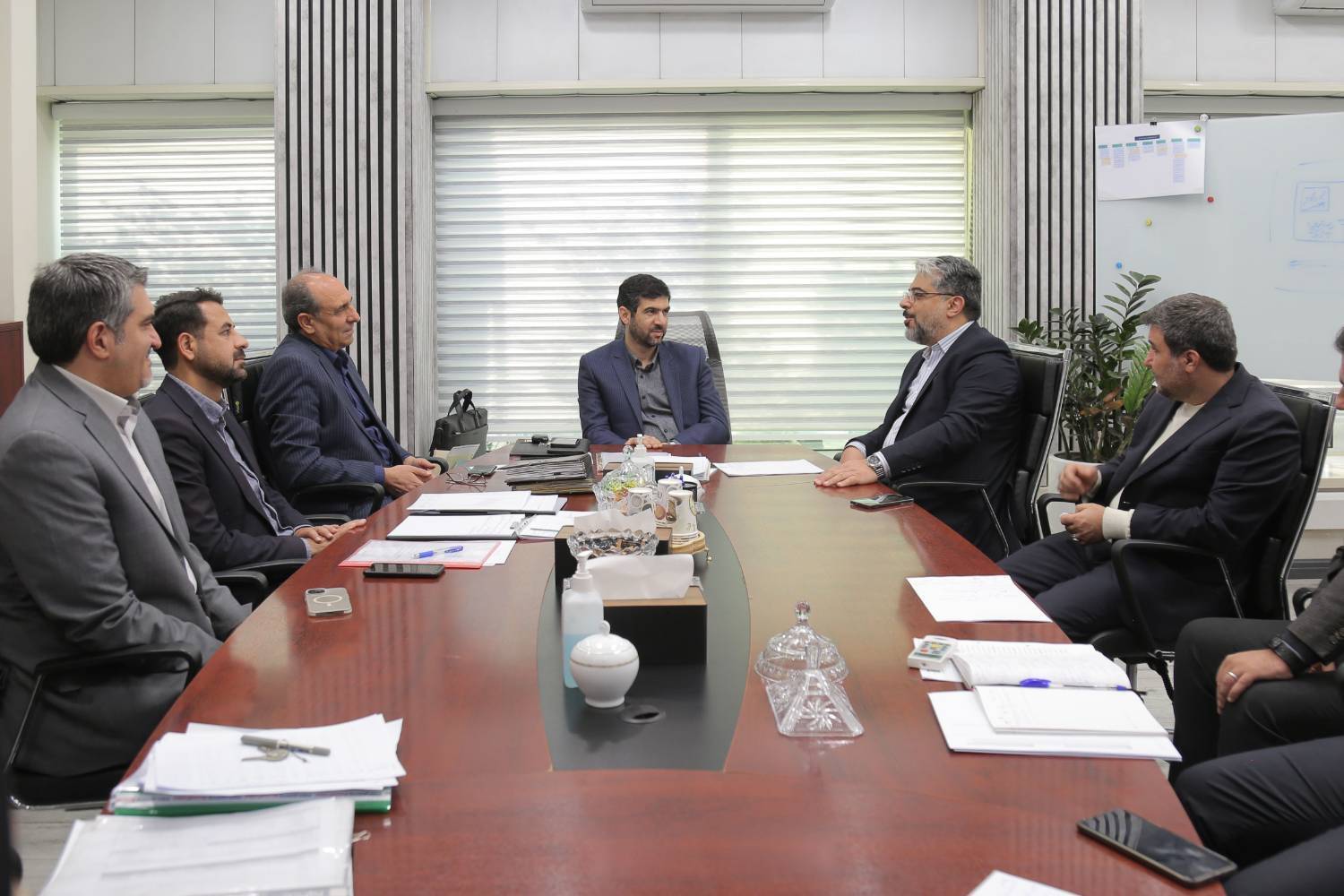 تاکید بر توسعه فروشگاه‌ها و تقویت فروش آنلاین