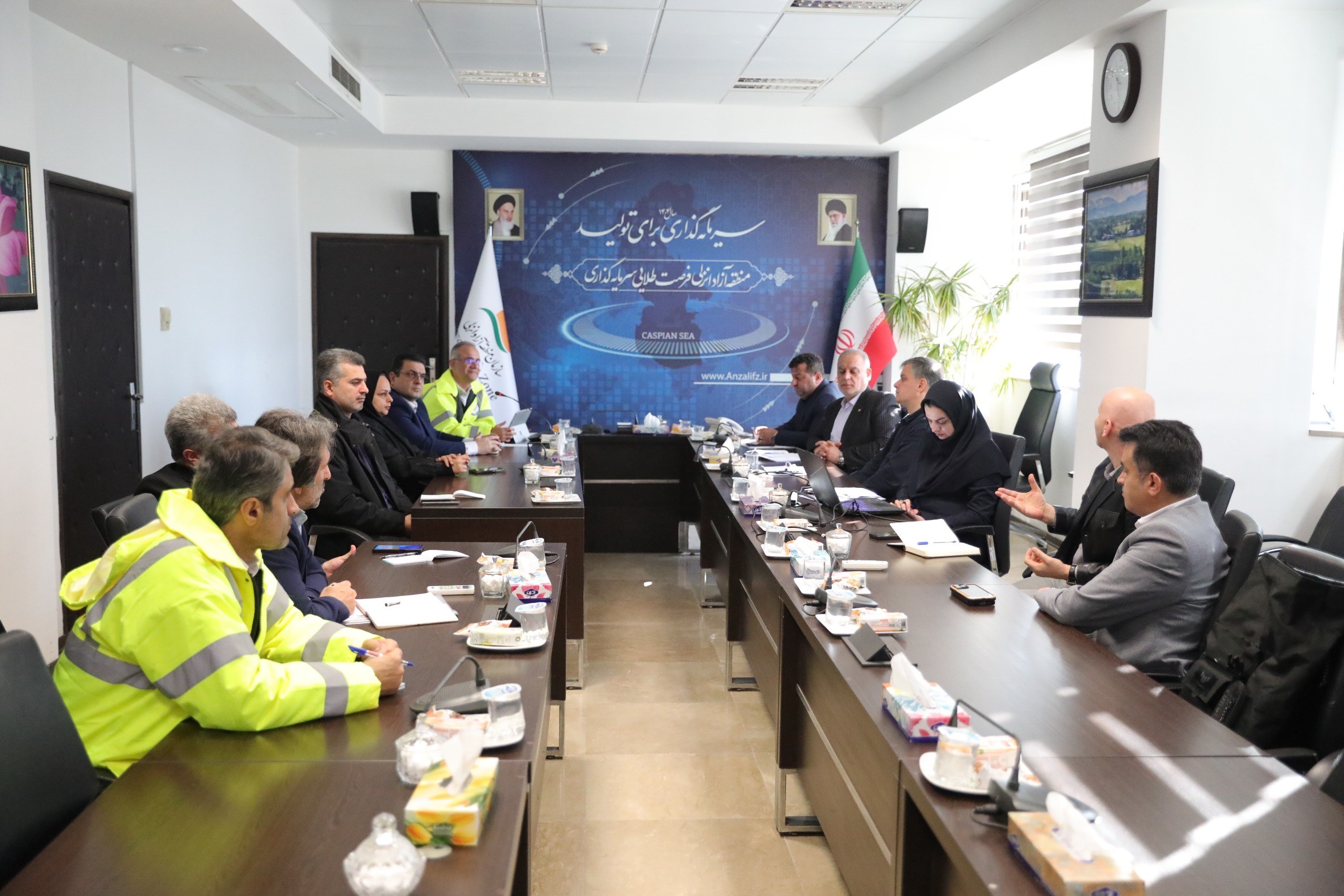 برگزاری جلسه ستاد مدیریت بحران در سازمان منطقه آزاد انزلی