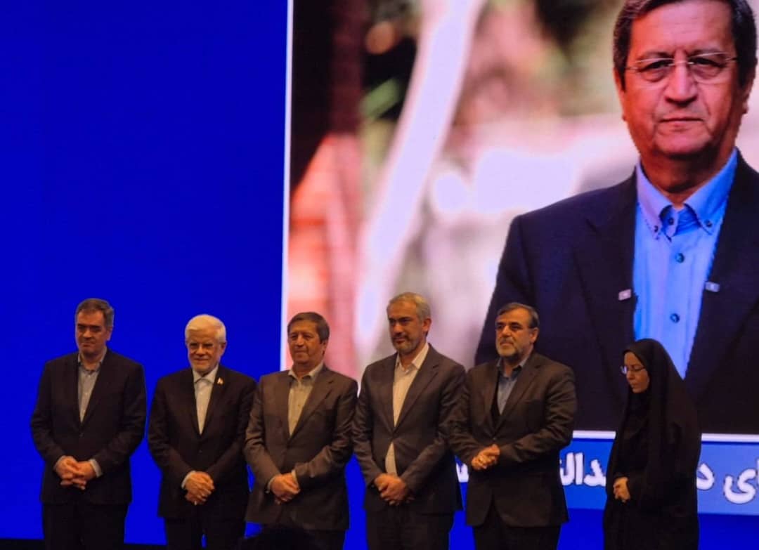 معرفی وزیر پیشین اقتصاد به عنوان چهره ماندگار صنعت بیمه کشور