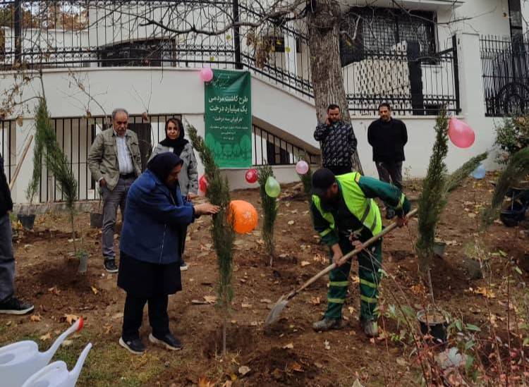 کاشت ۱۴۵۰ اصله نهال در منطقه یک تهران