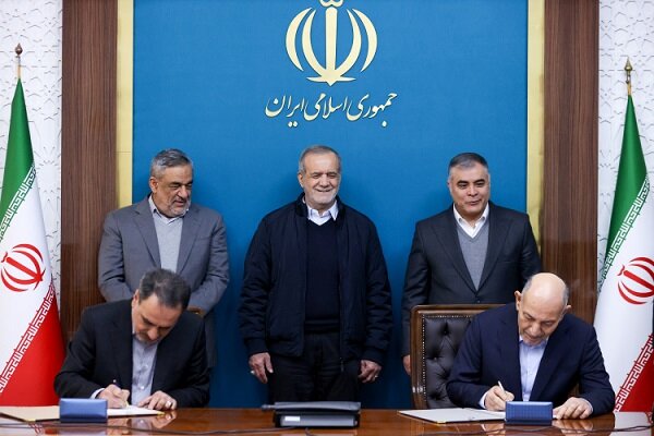 ۲ میلیارد دلار قراردادهای سرمایه‌گذاری نفتی با حضور پزشکیان منعقد شد