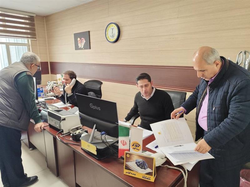 بازدید کارشناسان بیمه مرکزی از شعب شرکت‌های بیمه در استان البرز