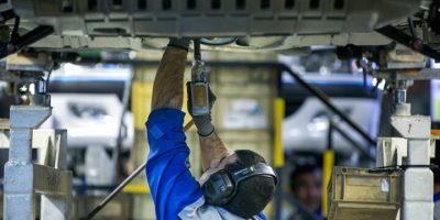 هرگونه تصمیم‌گیری در حوزه قیمت خودرو باید بر اساس قانون انجام شود