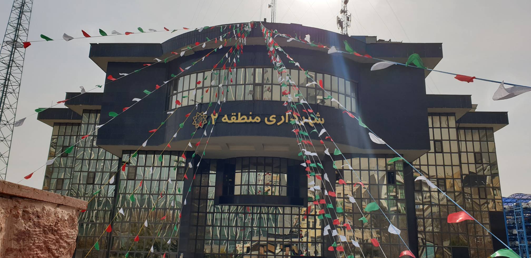 طنین سرودهای انقلابی و حرکت کاروان خودرویی در منطقه2