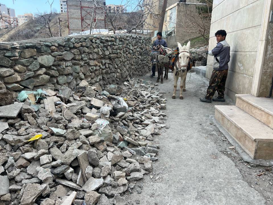 تعداد ۱۵ معبر پلکانی محله درکه بهسازی و نوسازی شد