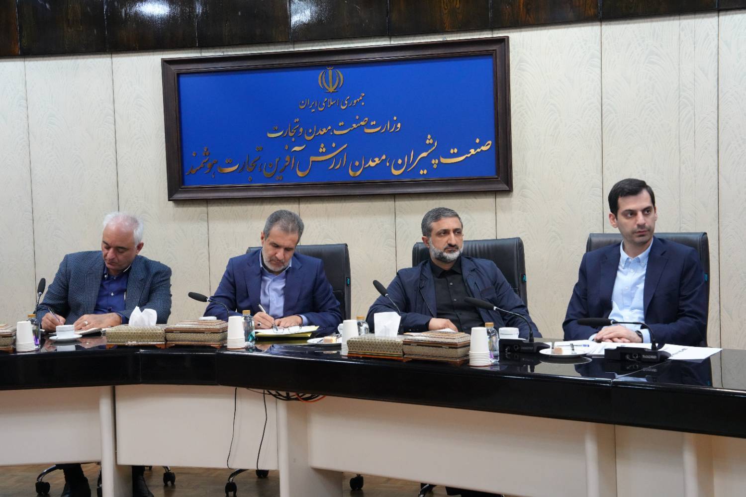 صنایع کلیدی آسیب دیده جنگ تحمیلی بازسازی و به چرخه تولید باز می‌گردند