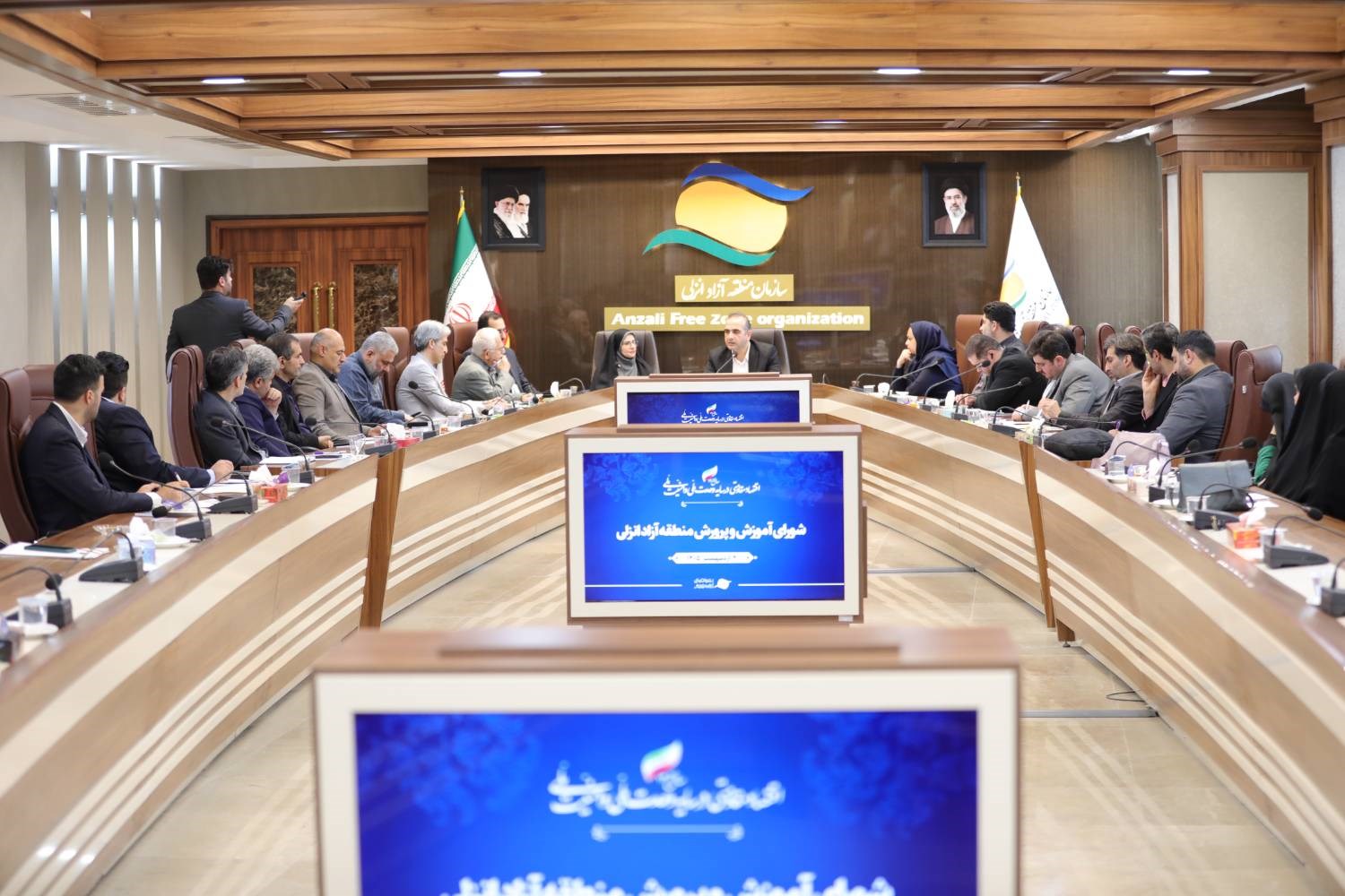 نخستین جلسه شورای آموزش‌وپرورش منطقه آزاد انزلی در سال 1405 برگزار شد