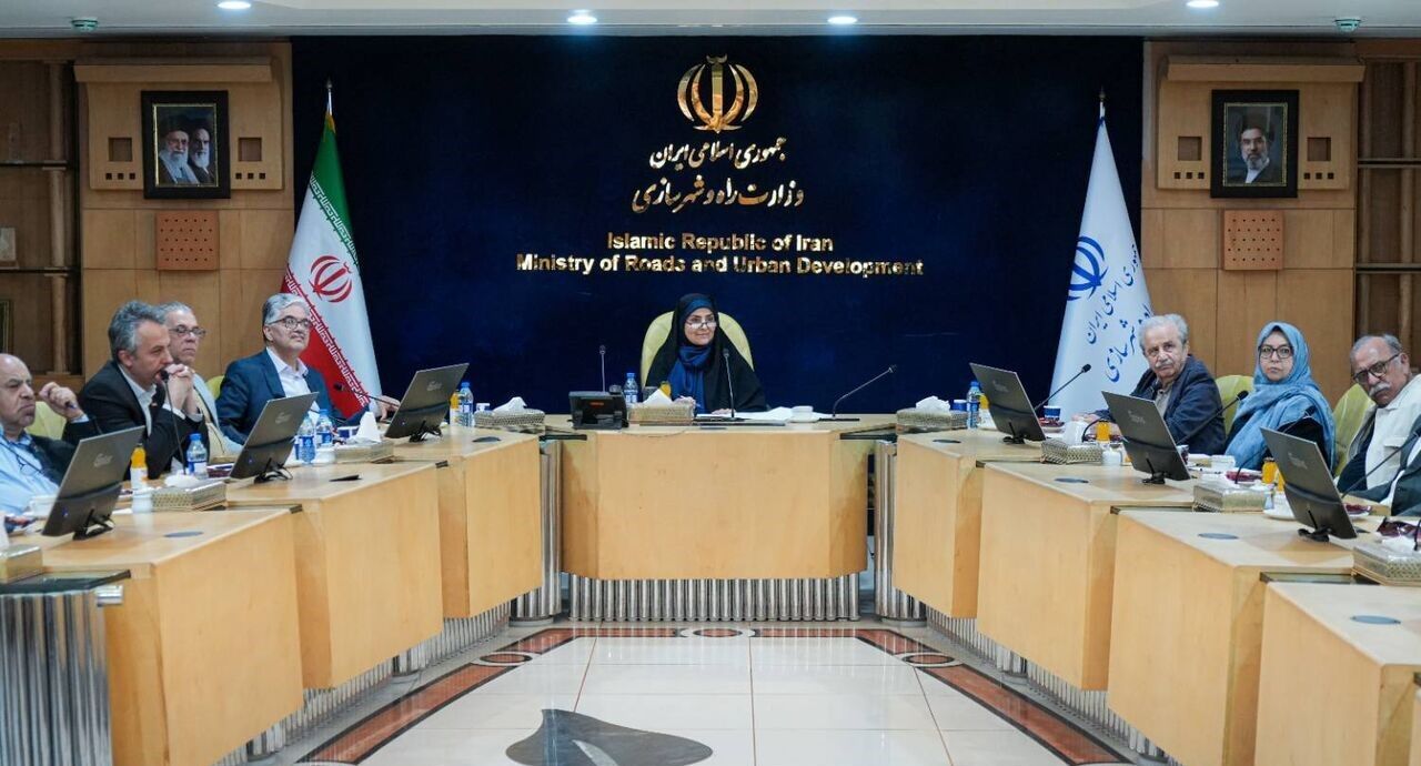 دعوت وزیر راه از اساتید دانشگاه برای ایفای نقش فعال‌تر در حل مسائل کشور