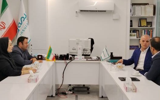 تاکید معاون فنی بیمه دی برای استمرار موفقیت شعبه ایثار