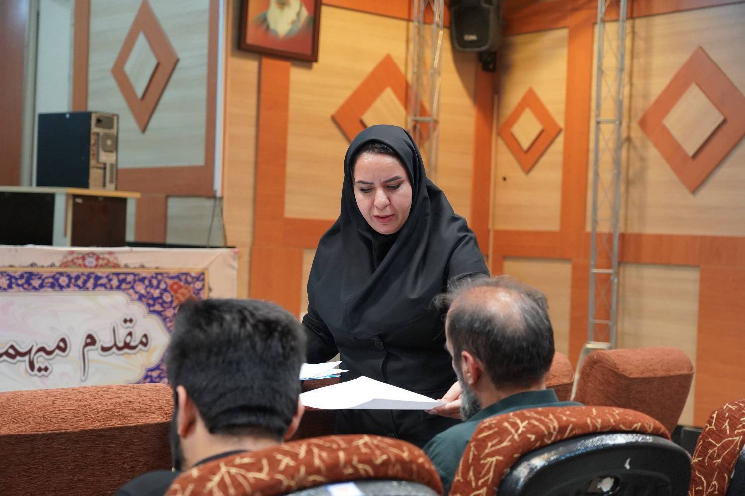  برگزاری سلسله نشست‌های توجیهی نام‌گذاری معابر به نام شهدای والامقام در منطقه ۱۴