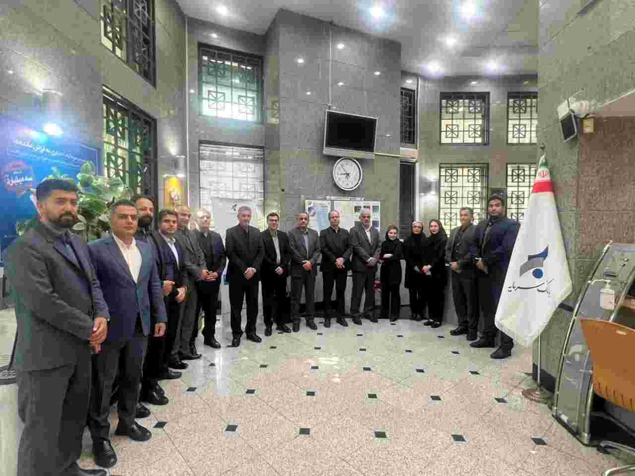 بازدید سرزده سرپرست مدیریت عامل بانک سرمایه از واحدها و شعب کشیک