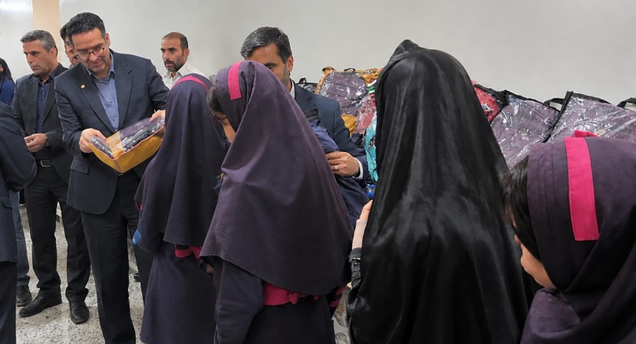 توزیع هزار بسته نوشت افزار میان دانش‌آموزان نیازمند با حمایت نفت سپاهان