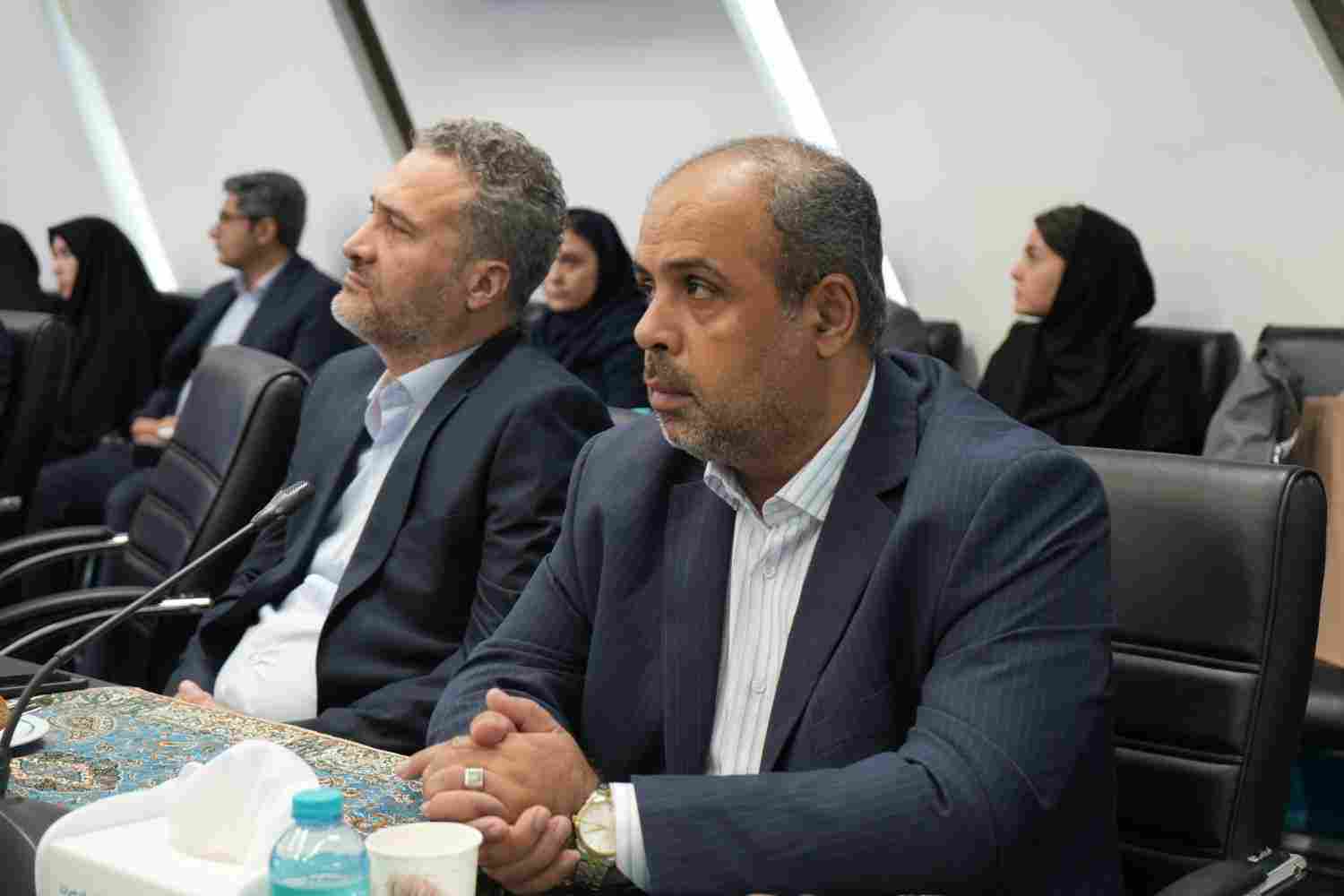 رونمایی از ”دی نامیت “ بیمه دی با حضور خانواده دو شهید دانش آموز میناب