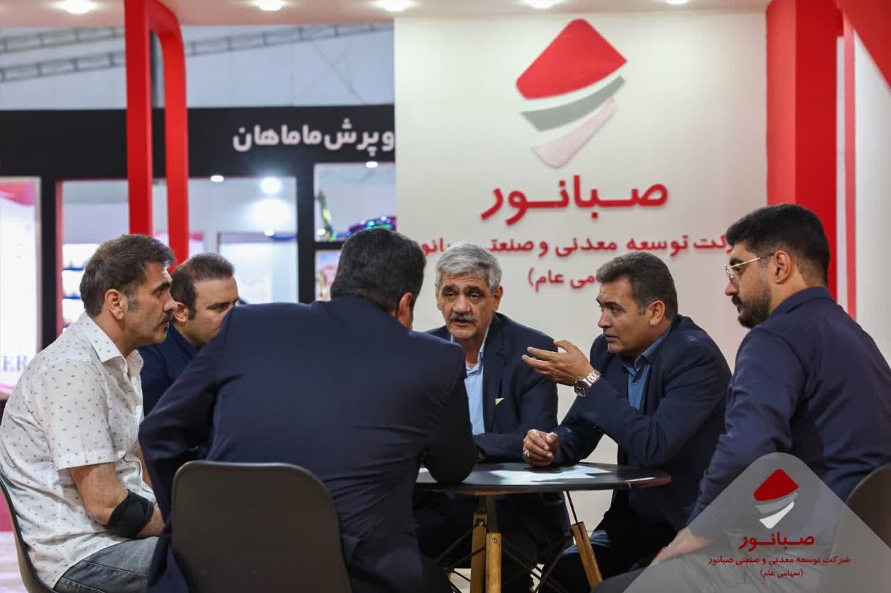 آغاز به کار نمایشگاه معدن همدان با استقبال از غرفه صبانور