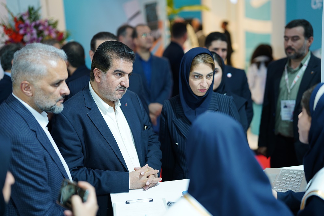 بازدید مدیرعامل بانک رفاه کارگران از نمایشگاه الکامپ