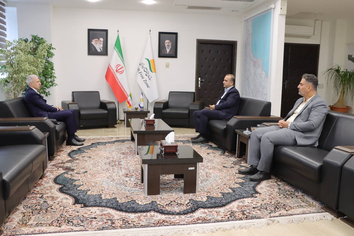 سرکنسول ایران در گوانگجو با مدیرعامل منطقه آزاد انزلی دیدار کرد
