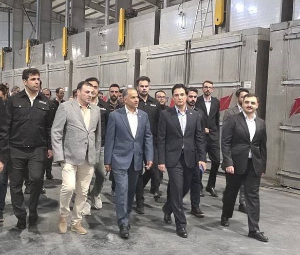 بازدید مدیرعامل بانک تجارت از شرکت «آکو باتری» در راستای تقویت همکاری‌ها